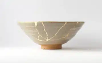 Een kom met Kintsugi
