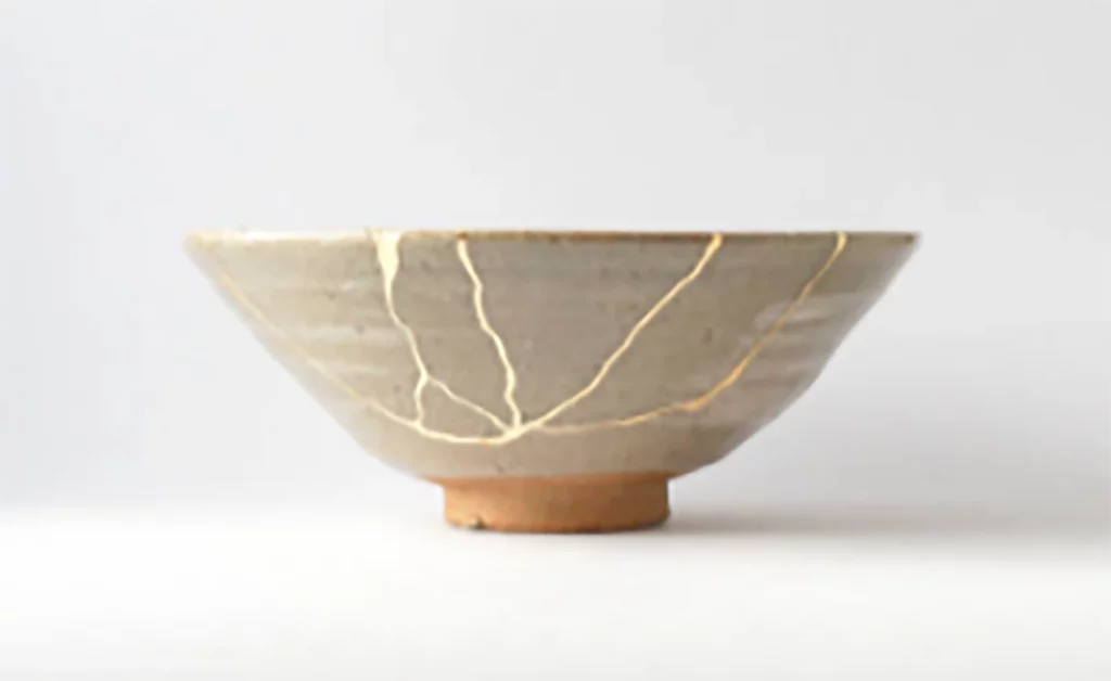 Een kom gemaakt uit de Japanse Kintsugi techniek