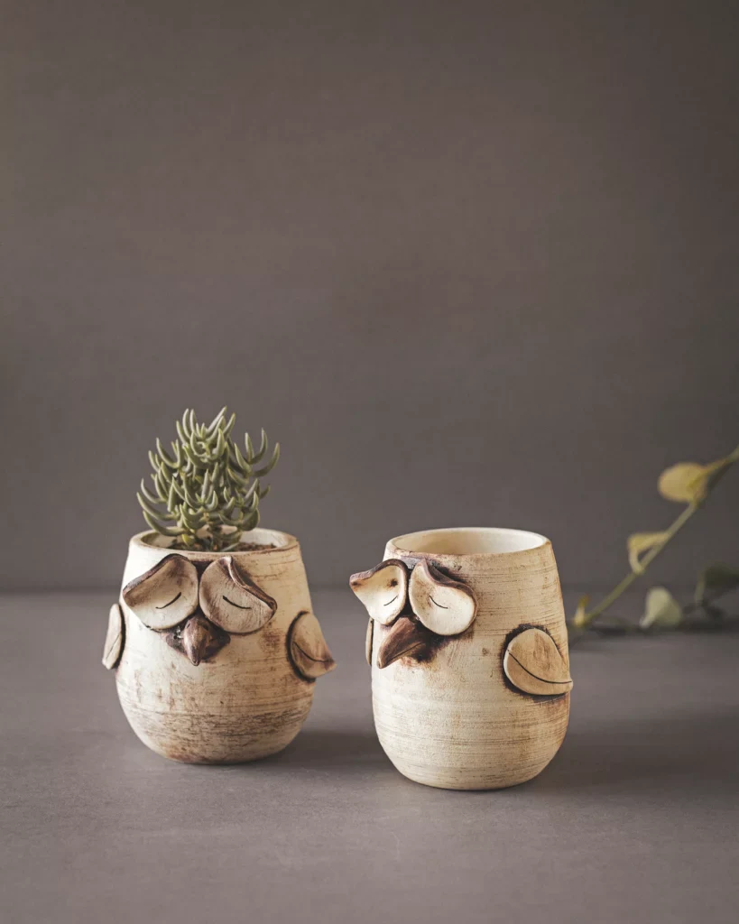 Applicaties keramiek decoratie: Twee bloempotjes van keramiek