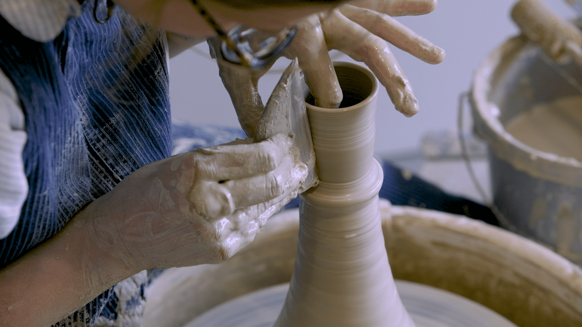 Sofie Goethals demonstreert van de mast draaien