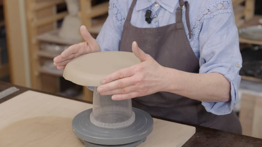Zelf keramiek maken: uitsnijden en vormen