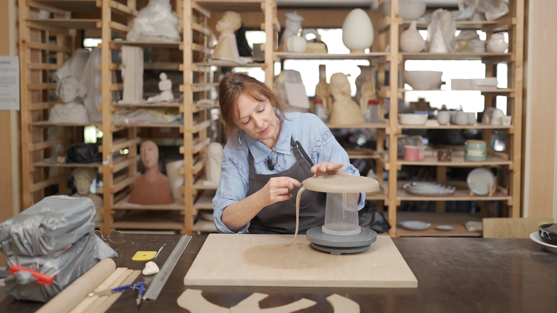 Uitsnijden en vormen van klei