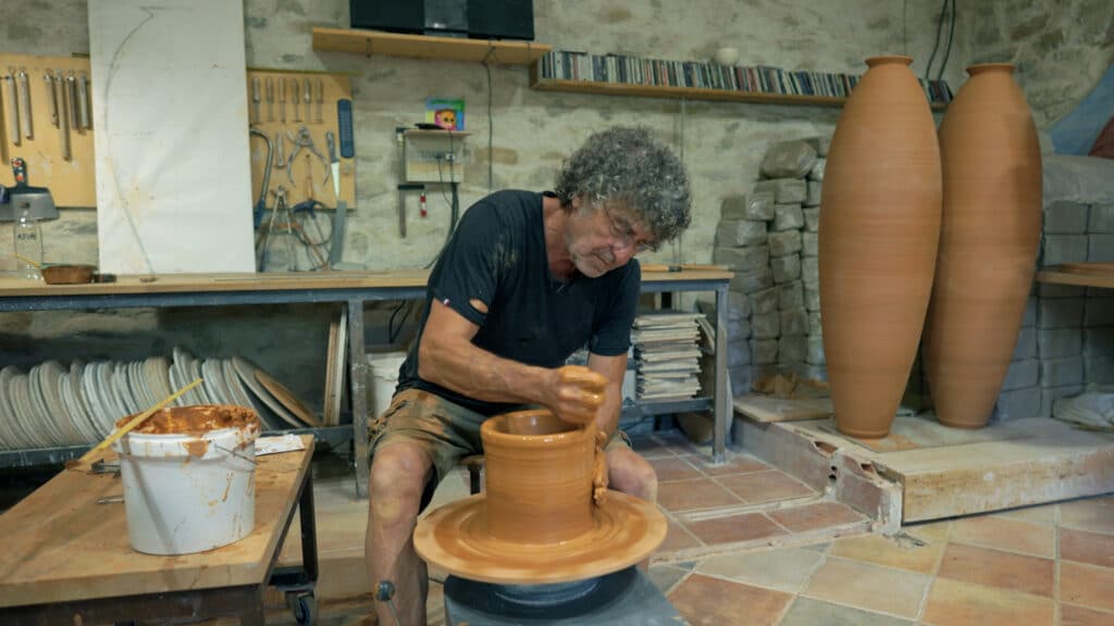 Grote vazen maken en draaien op de draaischijf met Rude Delanghe