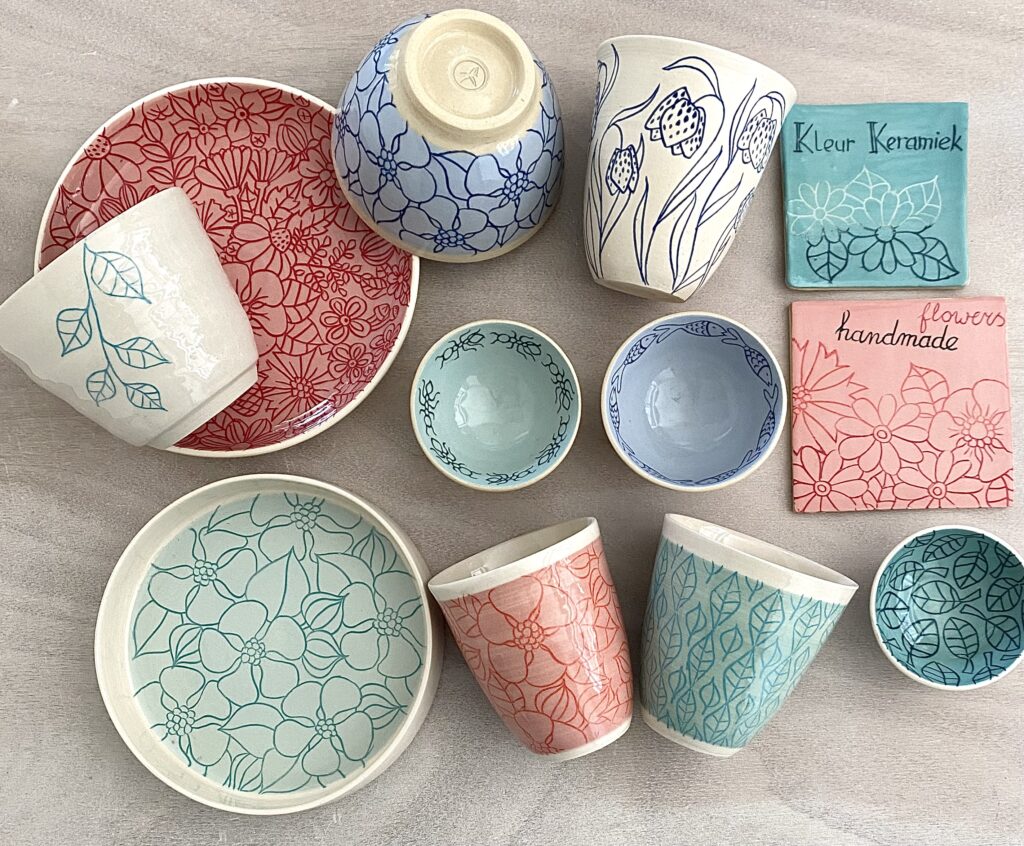 Kleurrijk engobe keramiek met inge burgerhoudt