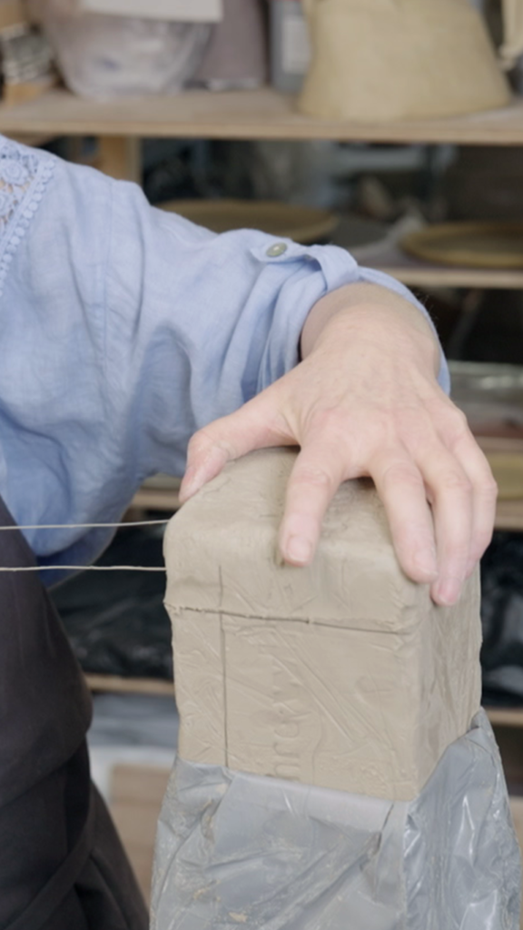 handopbouw,handopbouw met kleiplaten,kleiplaten,zelf keramiek maken,drukmallen keramiek,zelf keramiek servies maken,zelf servies maken van klei,keramiek maken met drukmallen,pottenbakken drukmallen