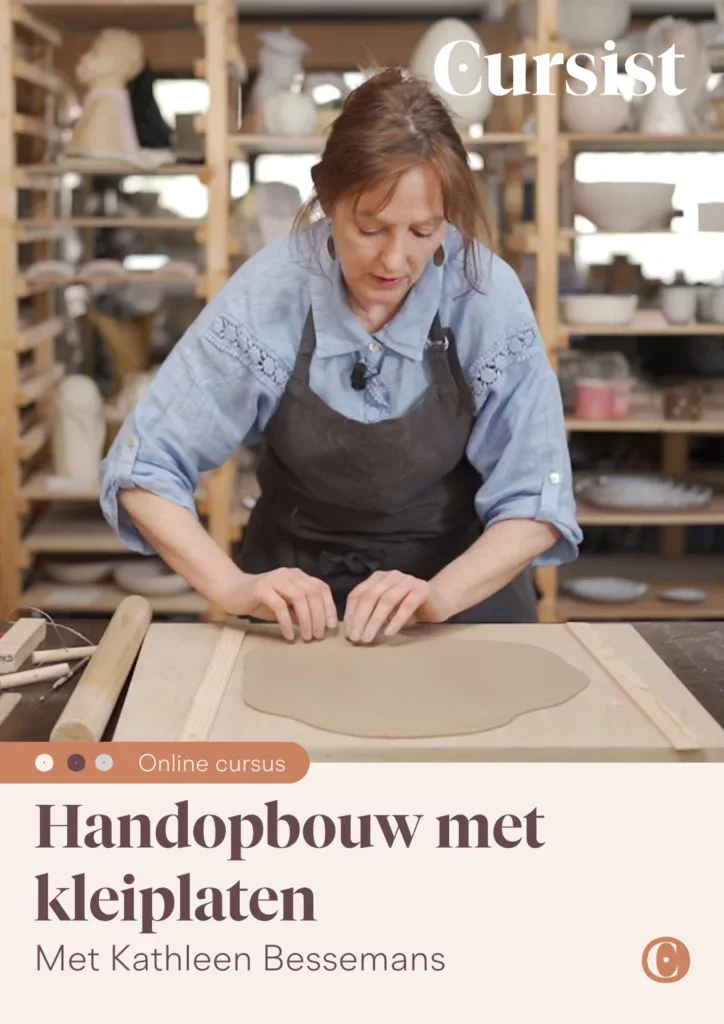 cover online cursus Handopbouw met kleiplaten en drukmallen met Kathleen Bessemans