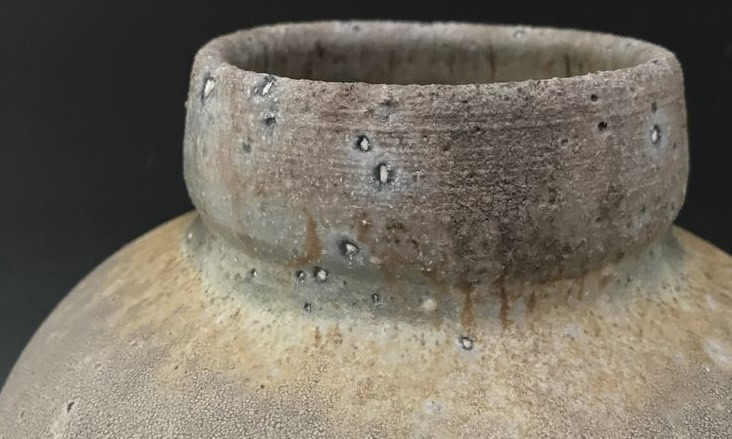 Anagama techniek op een vaas in keramiek