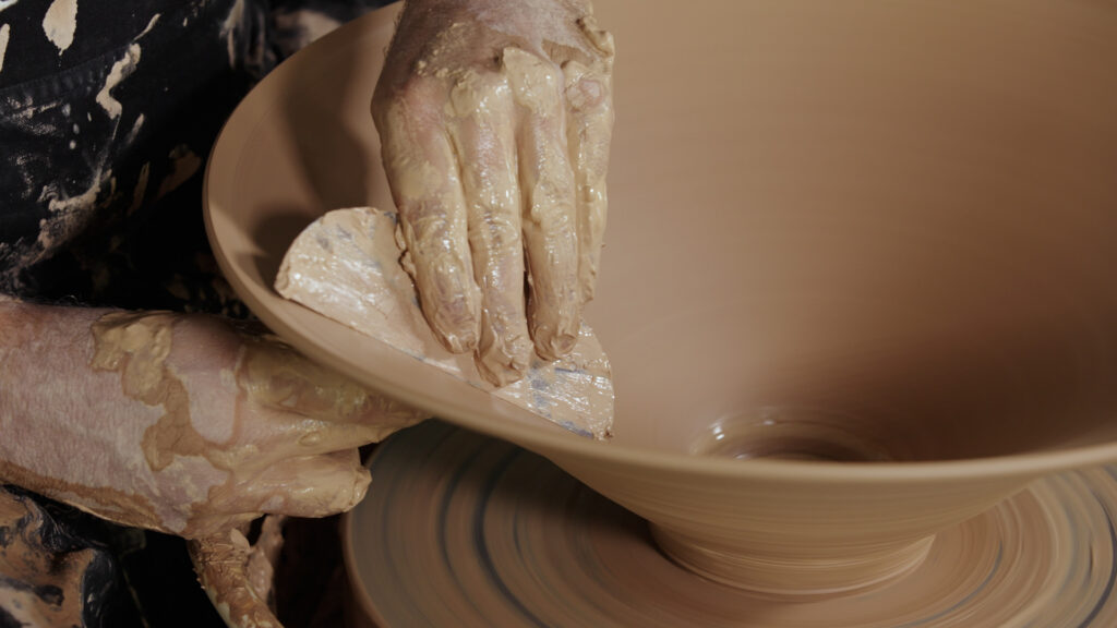 4.6. wijde schaal met trompetvorm.00 06 39 01.still041